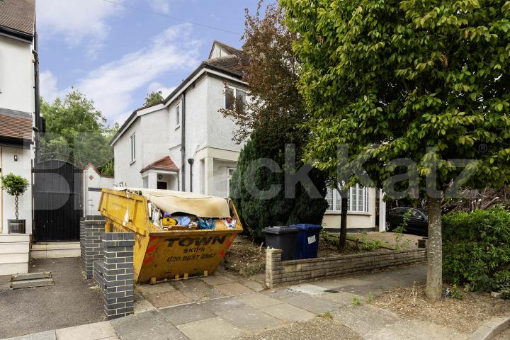 newly renovated 4 bedroom Family home located only minutes to Arnos Grove   Dale Green Road, Arnos Grove